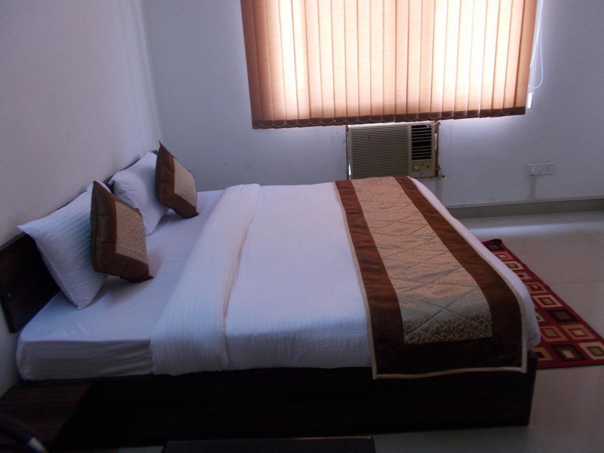 The Radiance Suites And Apartment Nuova Delhi Esterno foto