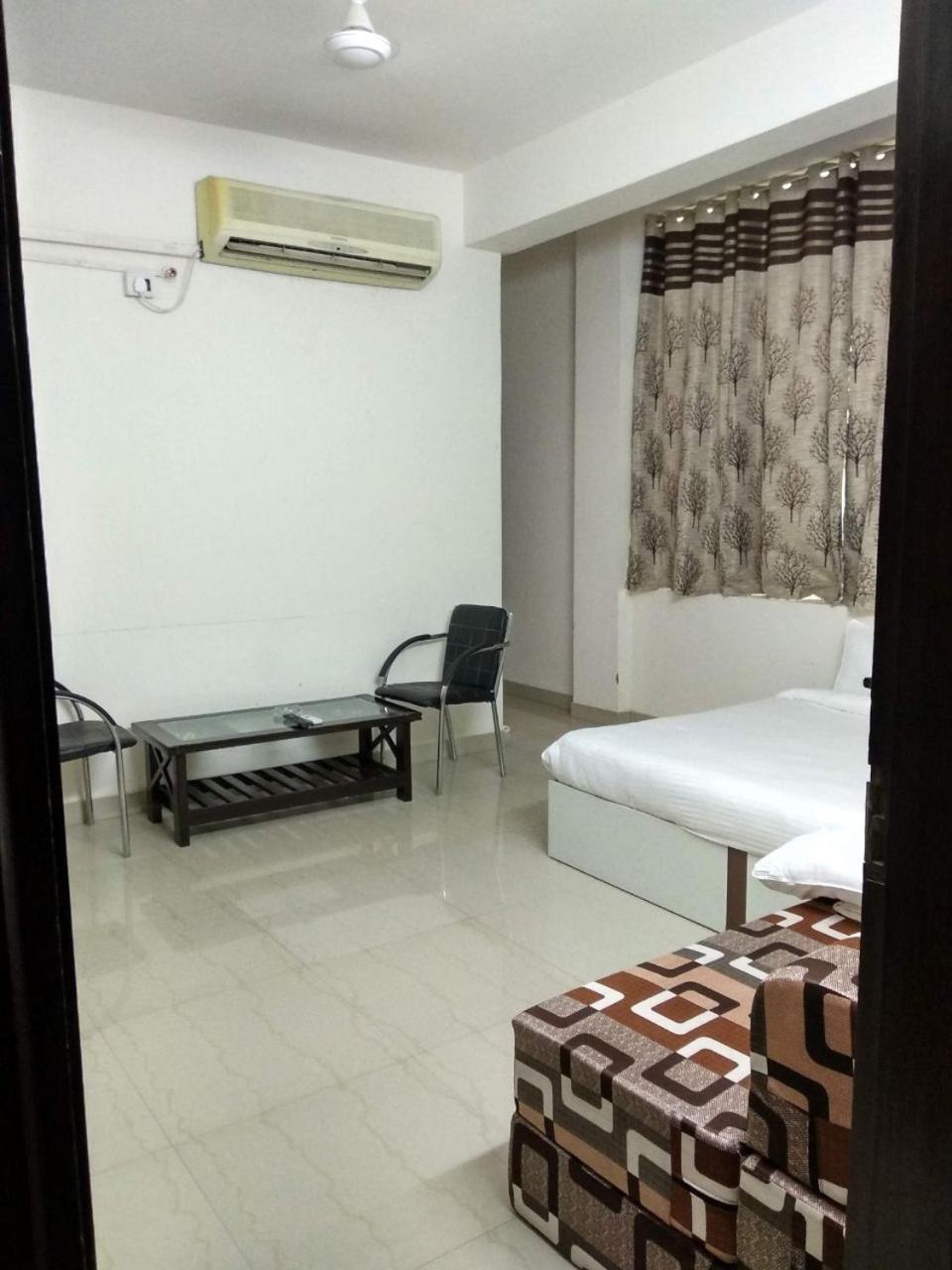 The Radiance Suites And Apartment Nuova Delhi Esterno foto