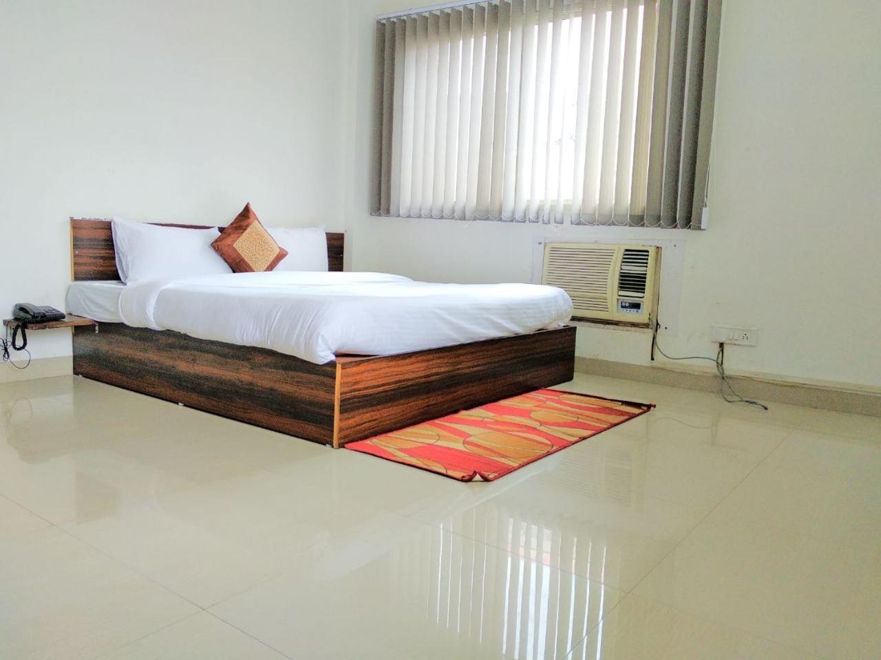 The Radiance Suites And Apartment Nuova Delhi Esterno foto